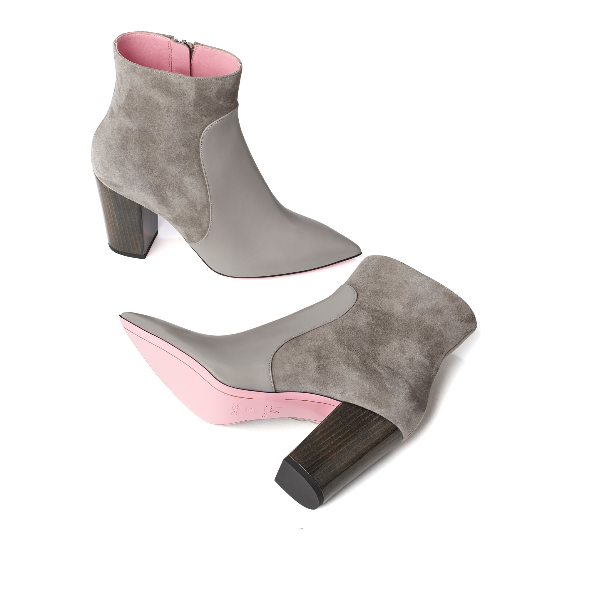 Phare Pointed block heel boot in cemento suede and leather made in Italy sole view