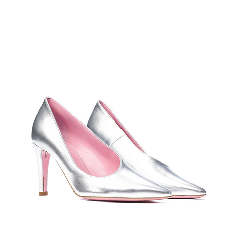 Phare asymmetrical pump in metallic silver leather 3/4 view 